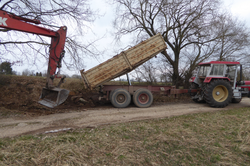 Abkippen der Sandsteine für das Eidechsenhabitat | © LPV Mittelfranken e.V. Abkippen der Sandsteine für das Eidechsenhabitat | © LPV Mittelfranken e.V.